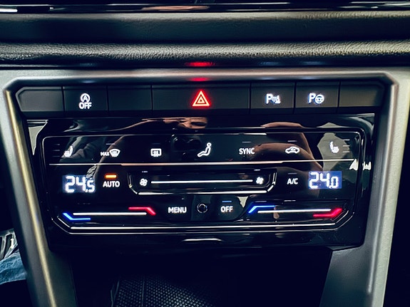 Volkswagen T-Roc 16 of 23
