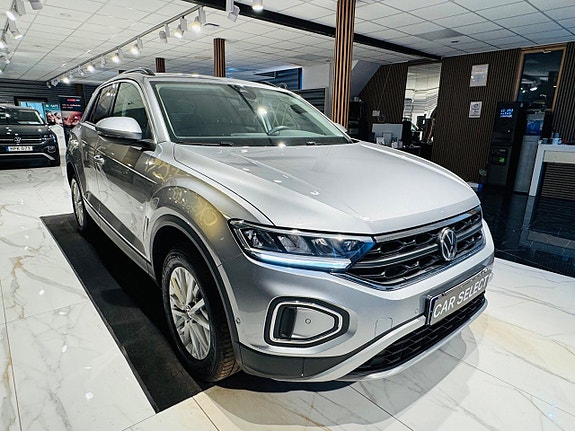 Volkswagen T-Roc 8 of 23