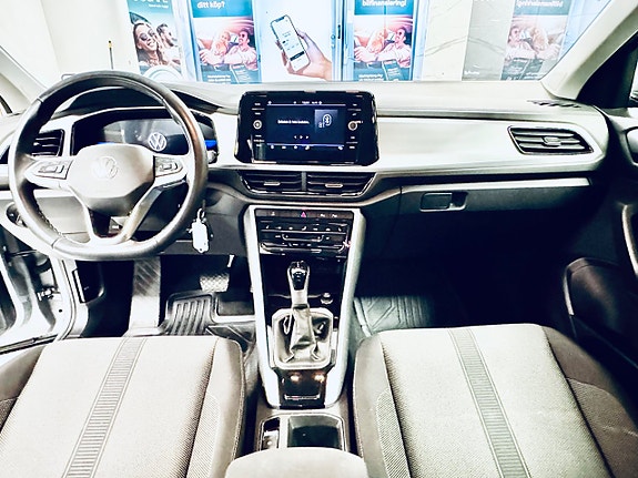 Volkswagen T-Roc 18 of 23