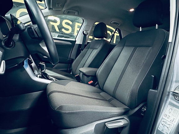 Volkswagen T-Roc 11 of 23