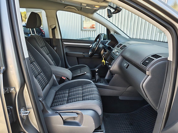 Volkswagen Touran Cross 23 of 25