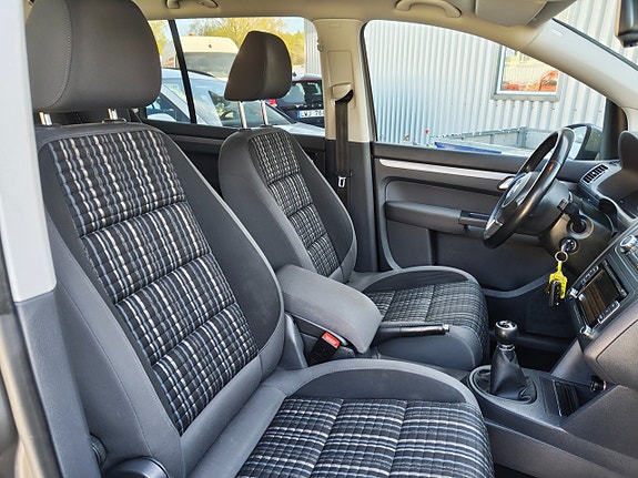 Volkswagen Touran Cross 24 of 25