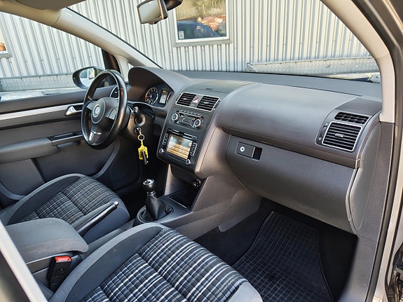 Volkswagen Touran Cross 25 of 25