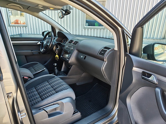 Volkswagen Touran Cross 22 of 25