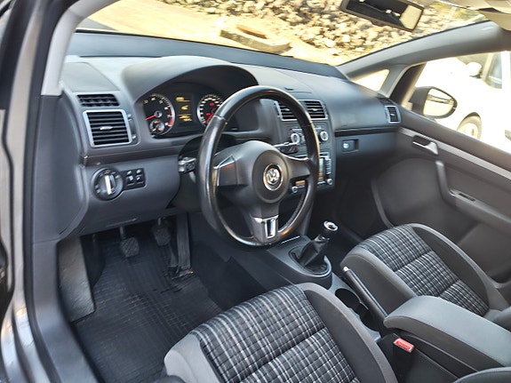 Volkswagen Touran Cross 15 of 25