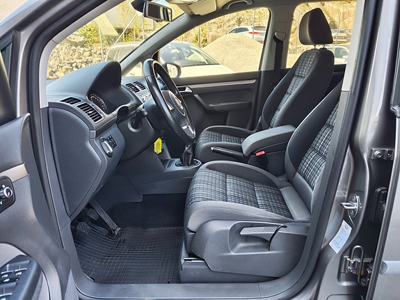 Volkswagen Touran Cross 14 of 25