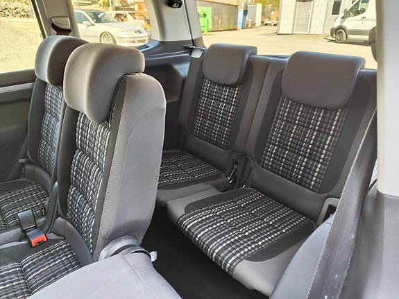 Volkswagen Touran Cross 19 of 25