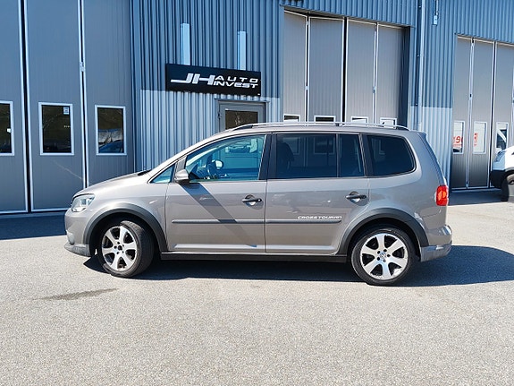 Volkswagen Touran Cross 10 of 25