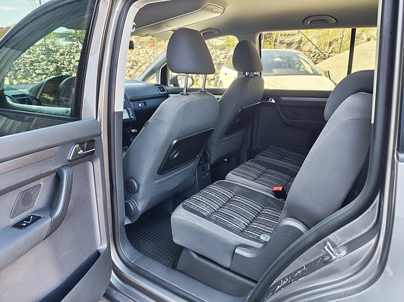 Volkswagen Touran Cross 17 of 25