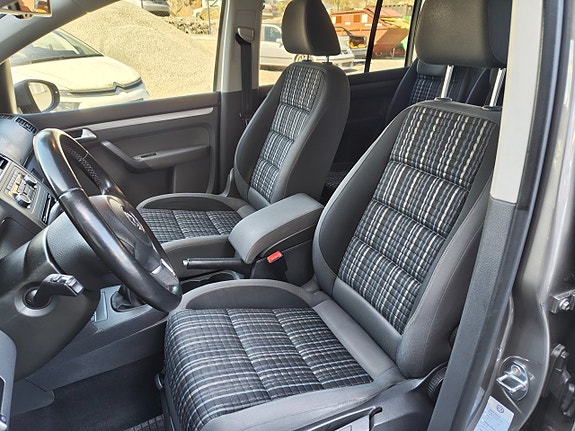 Volkswagen Touran Cross 16 of 25