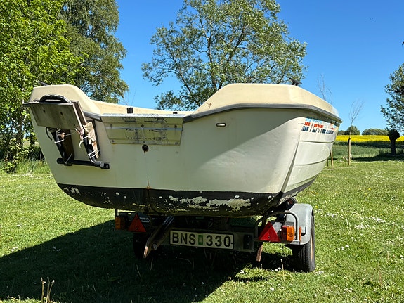 Terhi 6020 med 80-släp och sex hästars Suzuki fyrtakts motor 4 of 5