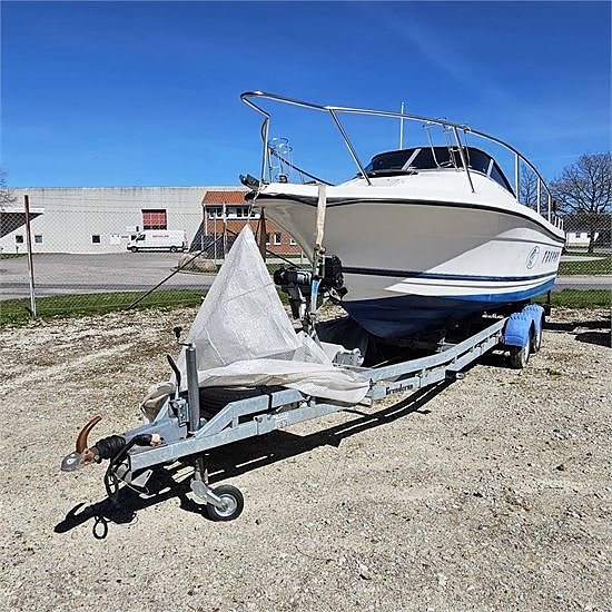 Bayliner Trophy 2052 Suzuki DF-175 Motor 6 of 30