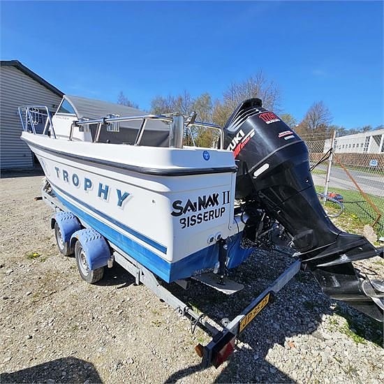 Bayliner Trophy 2052 Suzuki DF-175 Motor 3 of 5