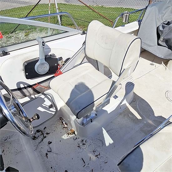 Bayliner Trophy 2052 Suzuki DF-175 Motor 27 of 30