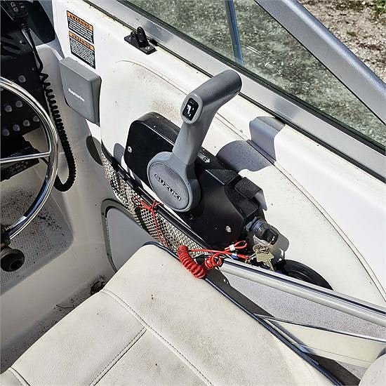 Bayliner Trophy 2052 Suzuki DF-175 Motor 25 of 30