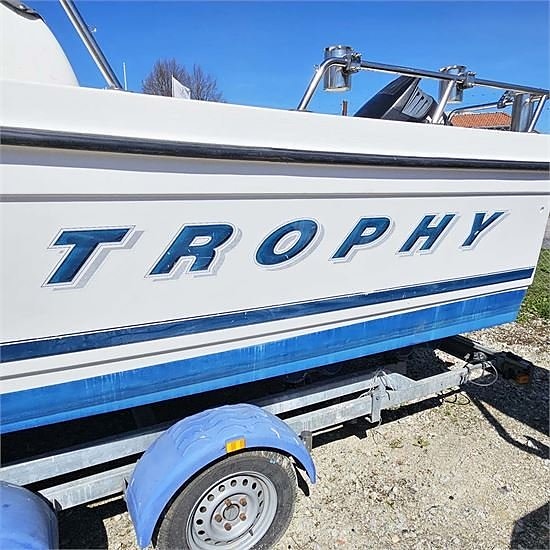 Bayliner Trophy 2052 Suzuki DF-175 Motor 4 of 5