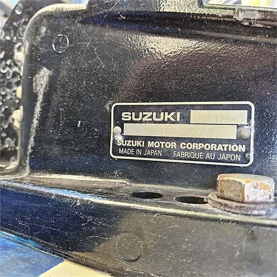 Bayliner Trophy 2052 Suzuki DF-175 Motor 13 of 30