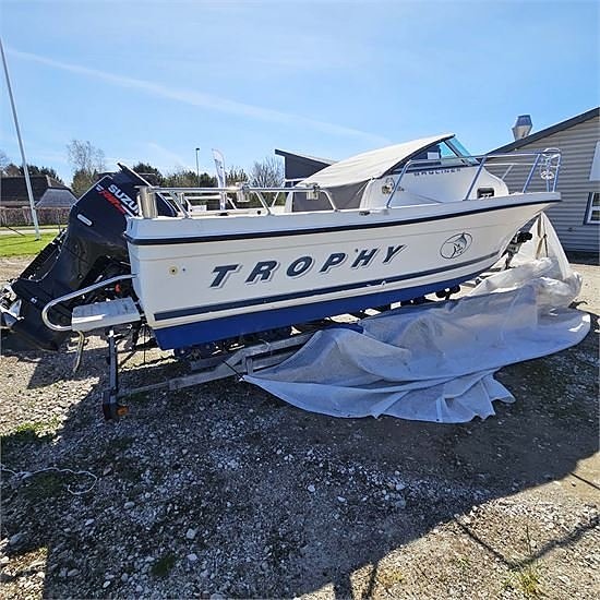 Bayliner Trophy 2052 Suzuki DF-175 Motor 7 of 30