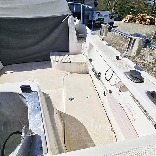 Bayliner Trophy 2052 Suzuki DF-175 Motor 22 of 30