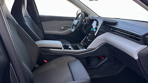 Ford Explorer 3 of 16