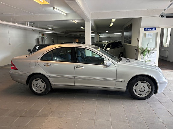 Mercedes-Benz C180 10 of 18