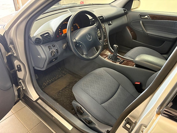Mercedes-Benz C180 13 of 18