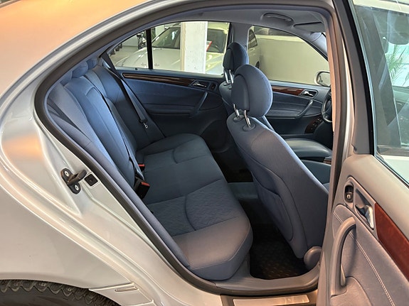 Mercedes-Benz C180 17 of 18