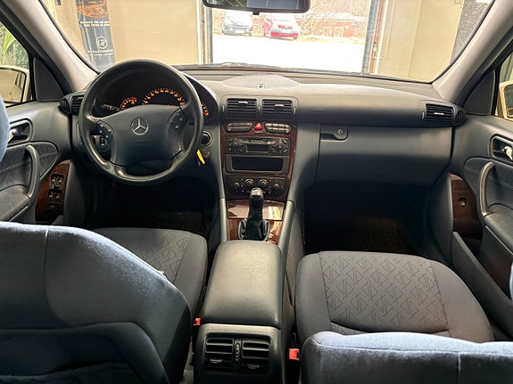 Mercedes-Benz C180 14 of 18