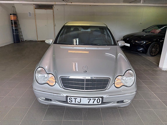 Mercedes-Benz C180 8 of 18