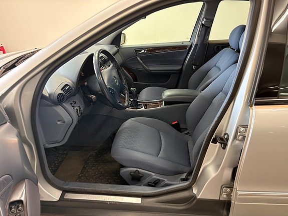 Mercedes-Benz C180 15 of 18