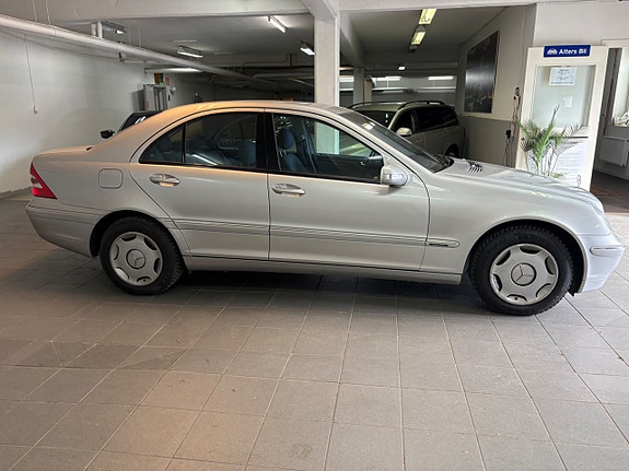 Mercedes-Benz C180 9 of 18