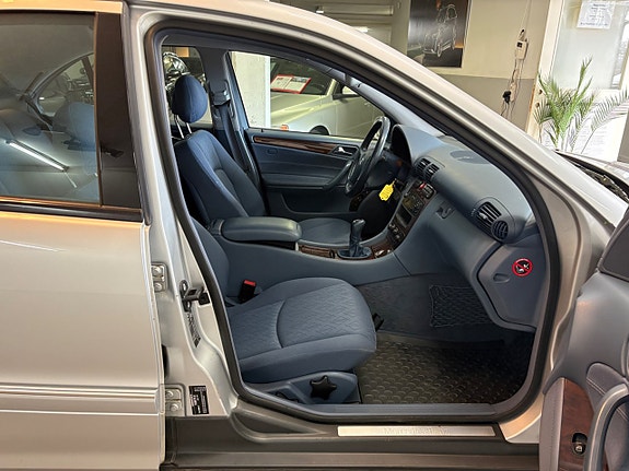Mercedes-Benz C180 16 of 18