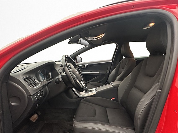 Volvo V60 11 of 30