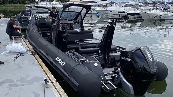 Brig Eagle 8 Mercury 300 V8 -2022