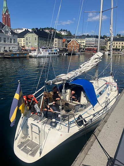 Uthyres eller säljes - CB 33 – Snabb, trygg och rymlig familjeseglare 2 of 4
