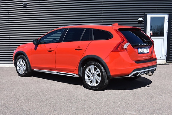 Volvo V60 Cross Country 4 of 5