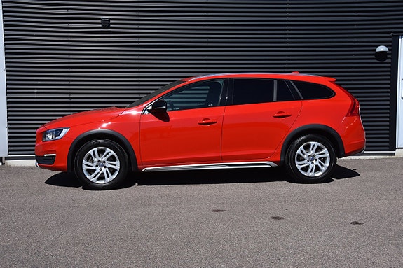 Volvo V60 Cross Country 3 of 5