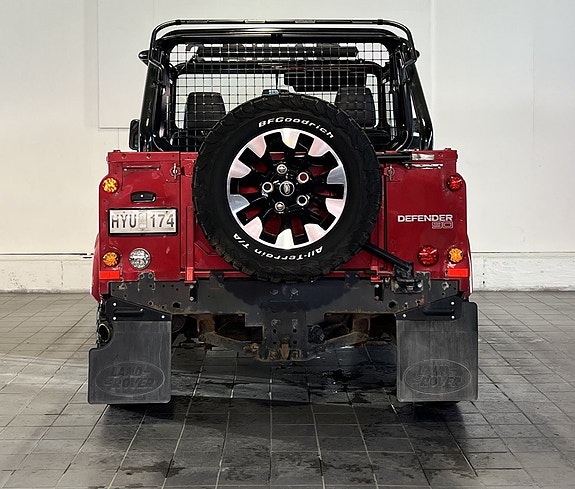 Land Rover Defender 90 10 of 19