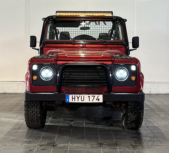 Land Rover Defender 90 5 of 19