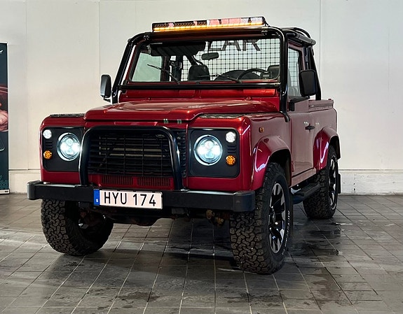 Land Rover Defender 90 6 of 19