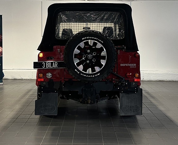 Land Rover Defender 90 11 of 19