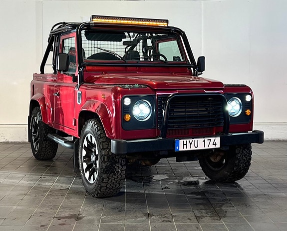 Land Rover Defender 90 4 of 19