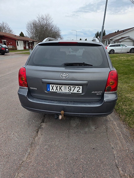 Toyota Avensis 4 of 8