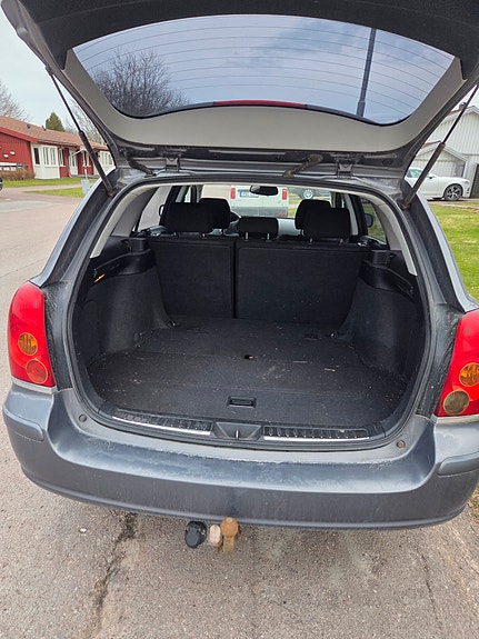 Toyota Avensis 5 of 8