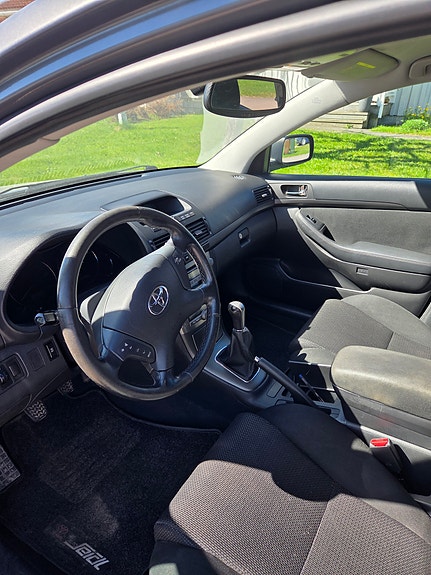 Toyota Avensis 8 of 8