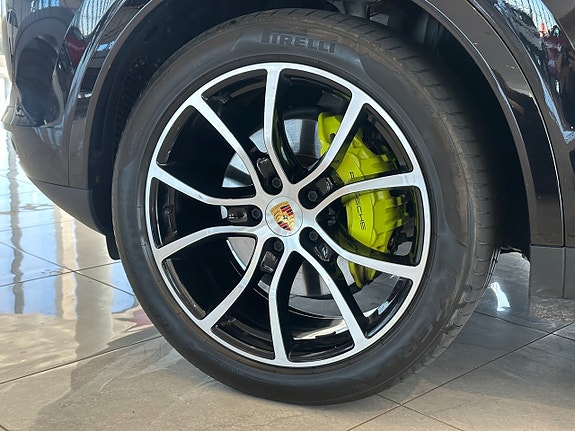 Porsche Cayenne 25 of 25
