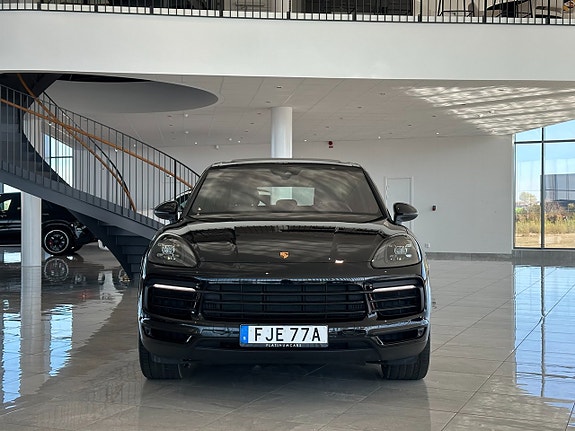 Porsche Cayenne 3 of 5