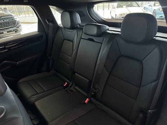 Porsche Cayenne 24 of 25