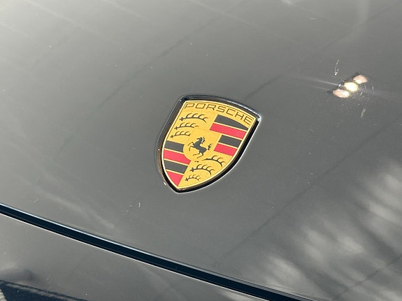 Porsche Cayenne 8 of 25