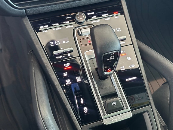 Porsche Cayenne 16 of 25